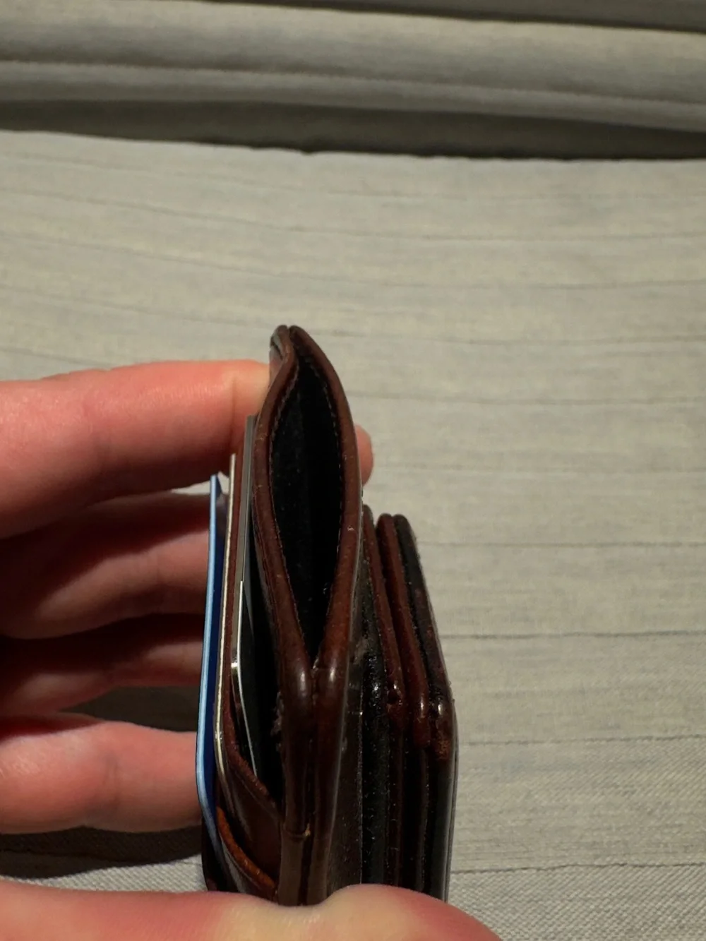 Front magnetic money clip, Top loading currency slot, Hand stitched detailing.